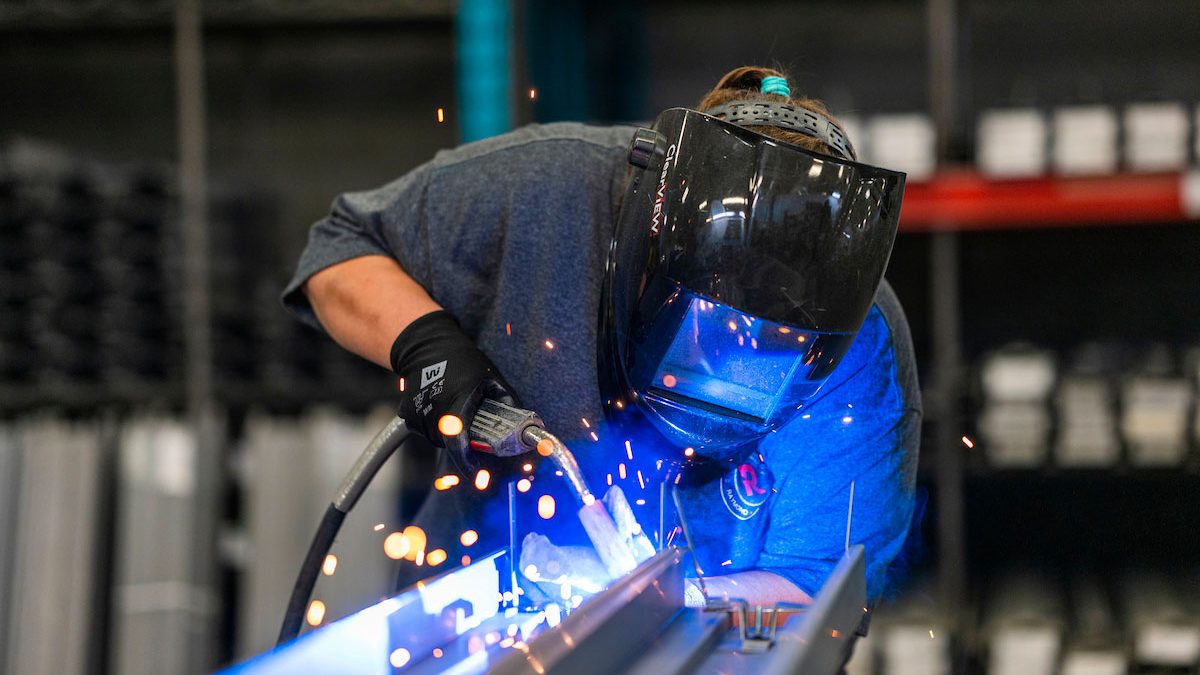 Cadre de porte architecturale en acier avec quincaillerie commerciale – Raymond Architectural